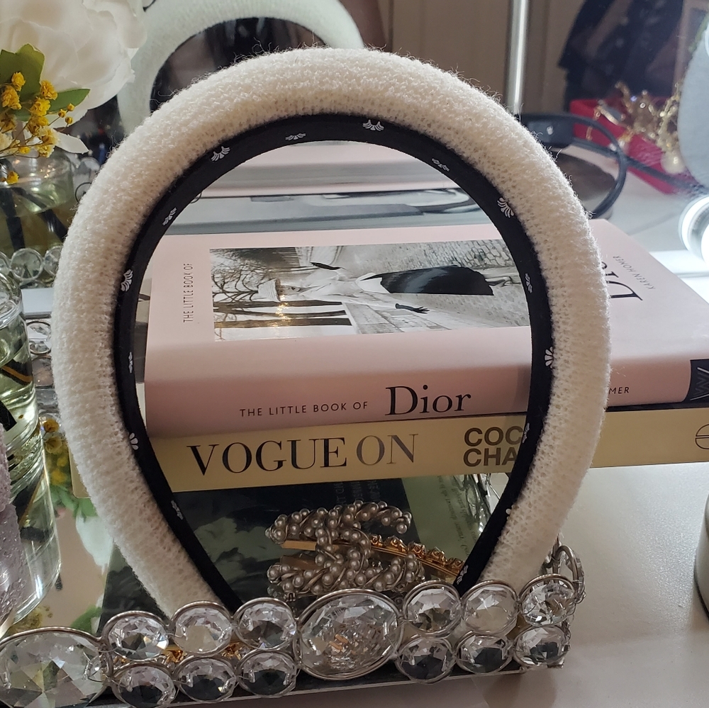 Lele Sadoughi IVORY BOUCLE SLIM PADDED HEADBAND